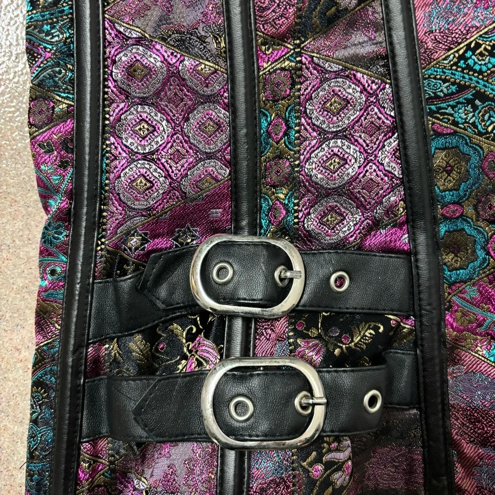 Gothic corset with buckles size medium - Picture 4 of 8